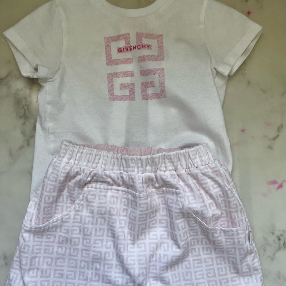 Baby Givenchy set - Picture 2 of 5